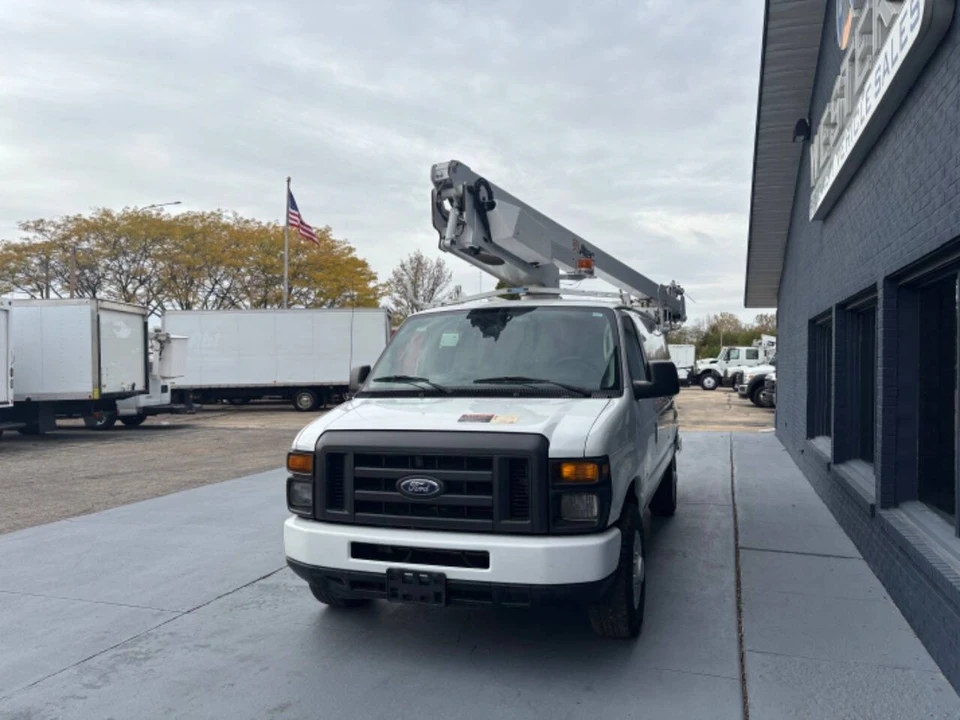 2011 Ford Econoline Van - Image 10 of 12