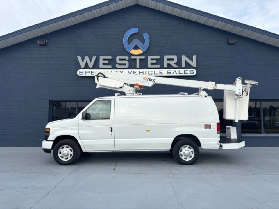 2011 Ford Econoline Van - Image 2 of 12