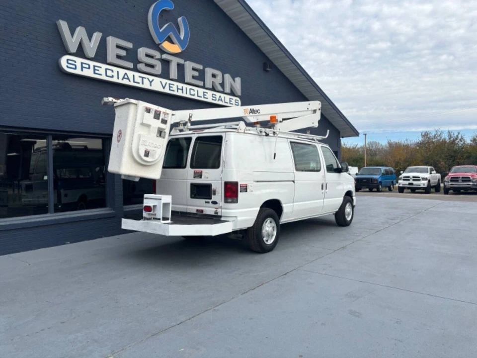 2011 Ford Econoline Van - Image 11 of 12