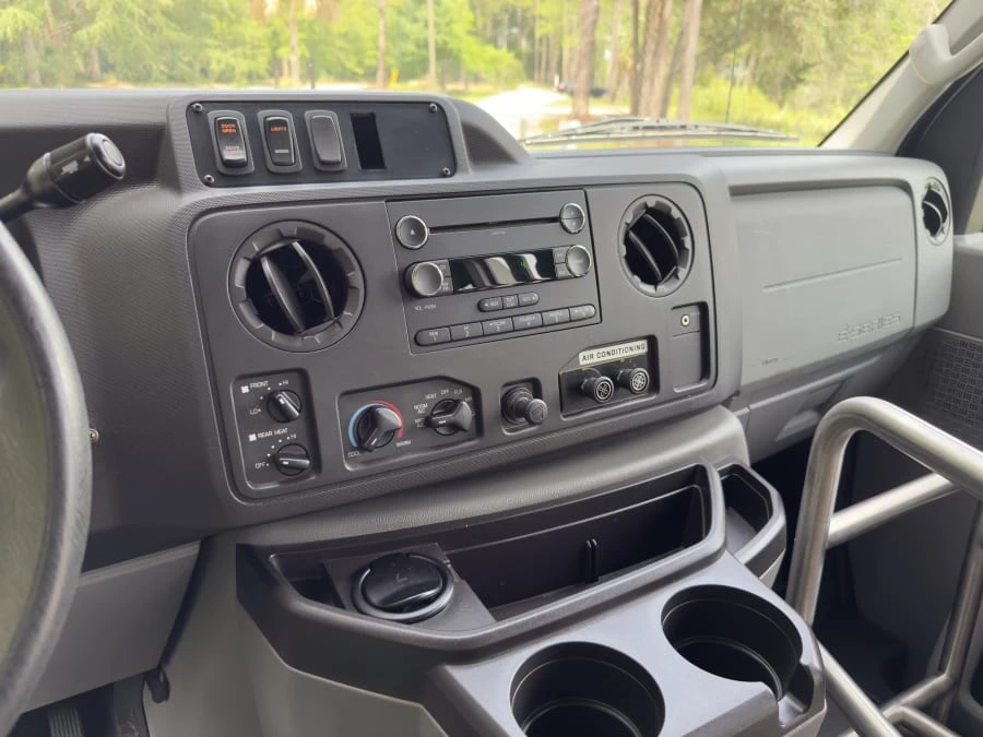 2011 Ford Econoline Van - Image 24 of 31