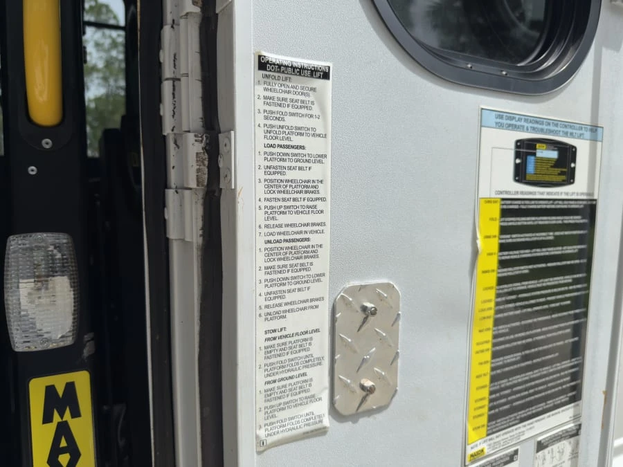2011 Ford Econoline Van - Image 29 of 31