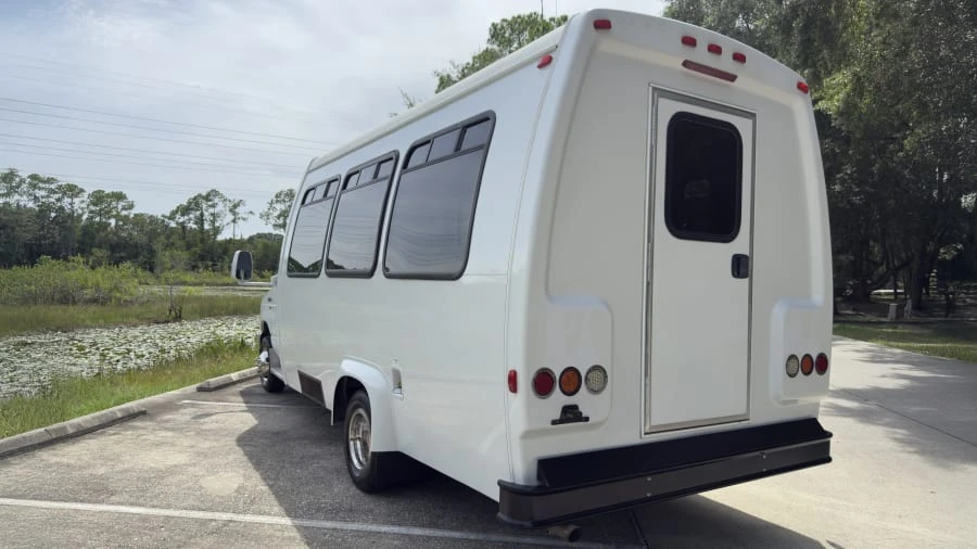 2011 Ford Econoline Van - Image 15 of 31