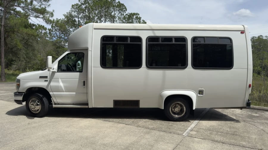 2011 Ford Econoline Van - Image 16 of 31