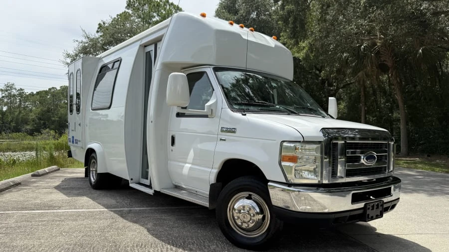 2011 Ford Econoline Van - Image 14 of 31