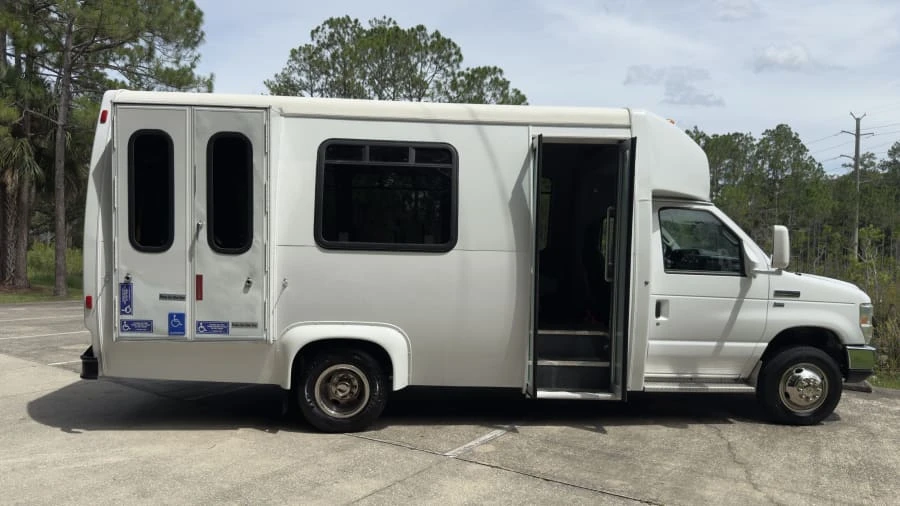 2011 Ford Econoline Van - Image 7 of 31