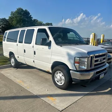 2011 Ford E350 Super Duty Passenger XLT Extended Wagon 3D