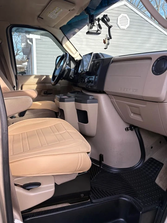 2011 Ford Econoline Van - Image 7 of 10