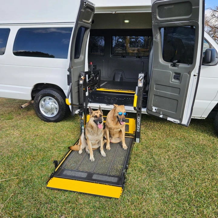 2011 Ford Econoline Van - Image 7 of 16