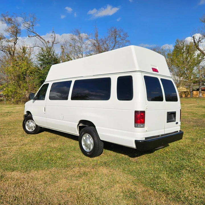2011 Ford Econoline Van - Image 2 of 16
