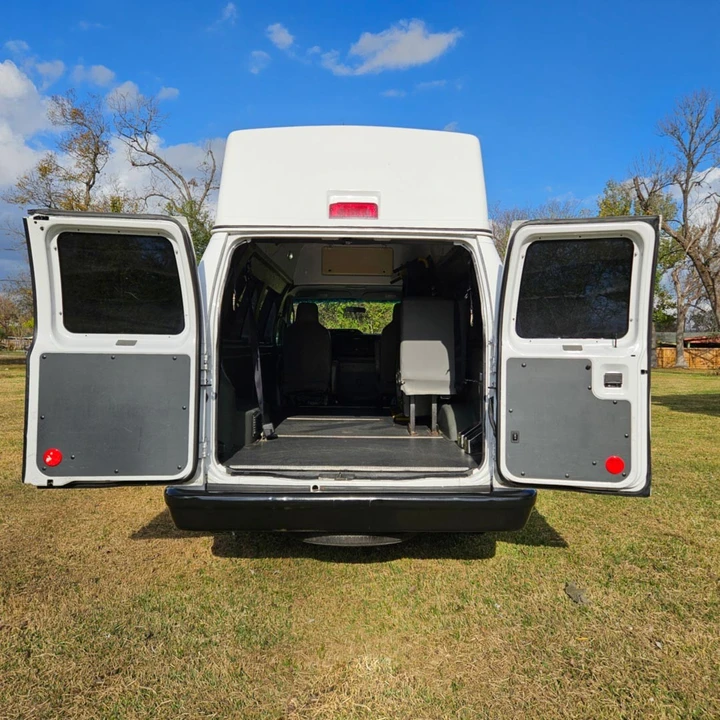2011 Ford Econoline Van - Image 13 of 16