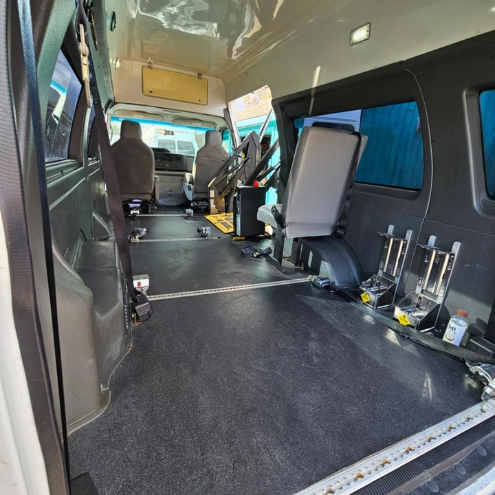 2011 Ford Econoline Van - Image 11 of 16