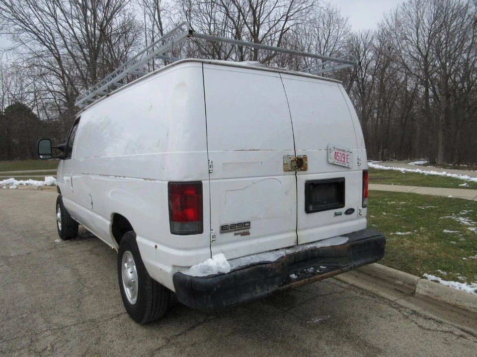 2011 Ford Econoline Van - Image 18 of 21