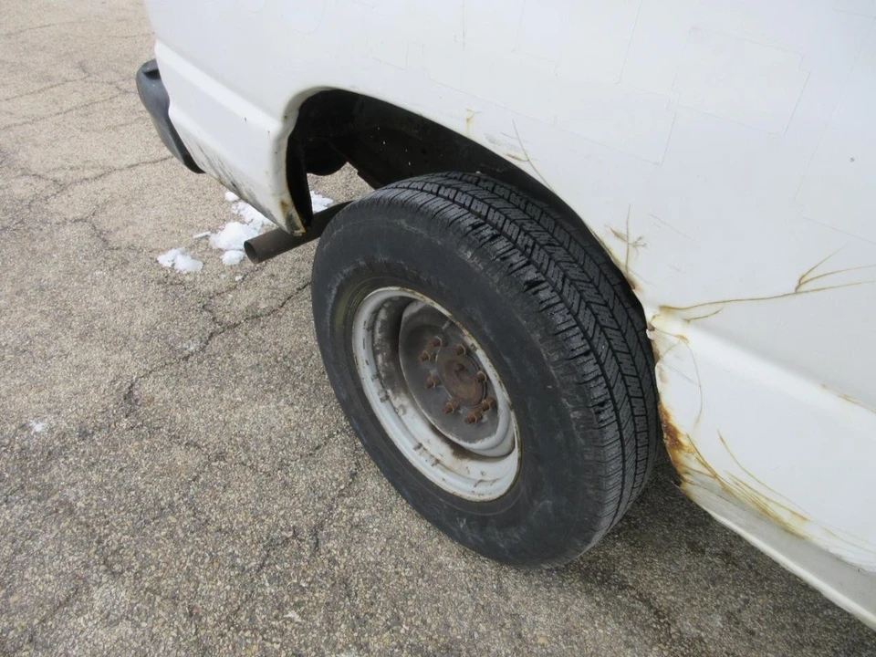 2011 Ford Econoline Van - Image 11 of 21