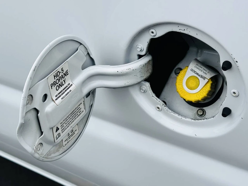 2011 Ford Econoline Van - Image 12 of 21