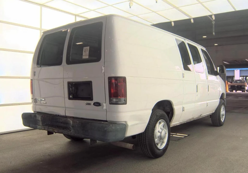 2011 Ford Econoline Van - Image 5 of 9
