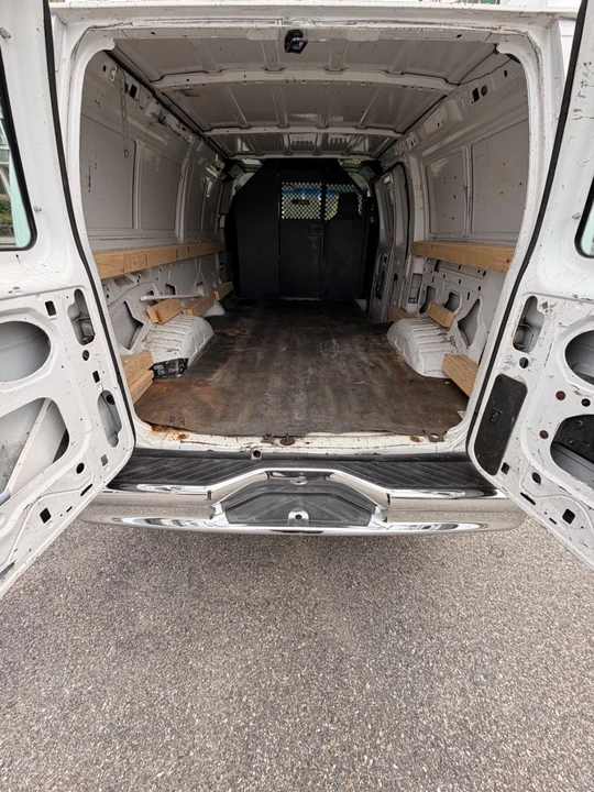 2011 Ford Econoline Van - Image 9 of 18