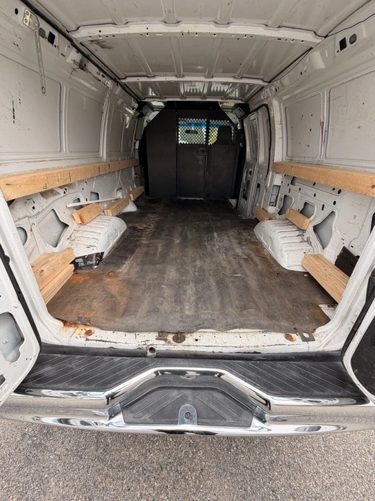 2011 Ford Econoline Van - Image 10 of 18