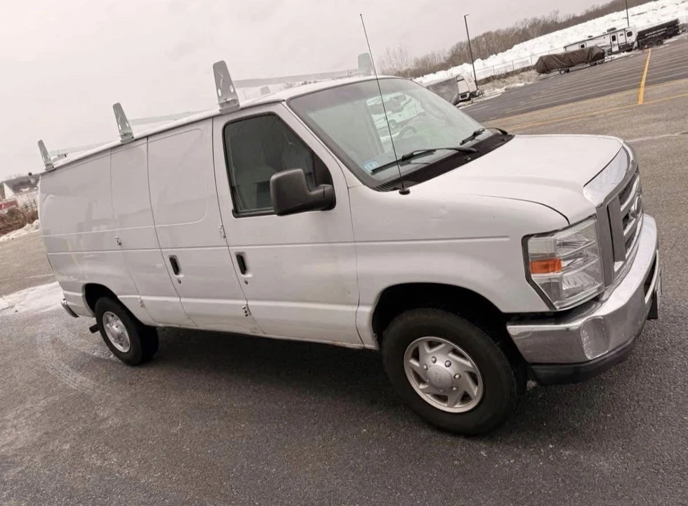 2011 Ford Econoline Van - Image 2 of 18