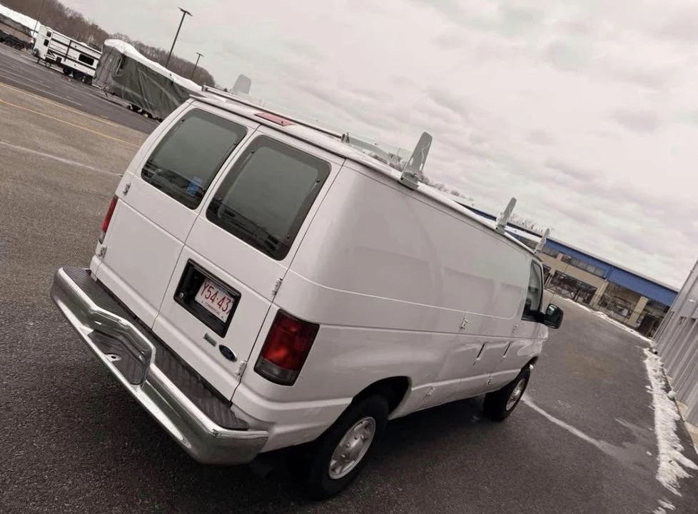 2011 Ford Econoline Van - Image 3 of 18
