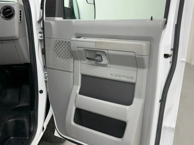 2011 Ford Econoline Van - Image 12 of 31