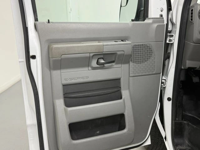 2011 Ford Econoline Van - Image 15 of 31