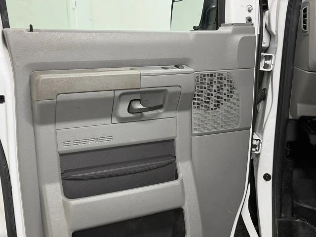 2011 Ford Econoline Van - Image 14 of 31