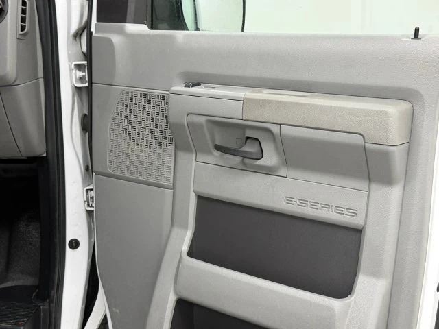 2011 Ford Econoline Van - Image 13 of 31