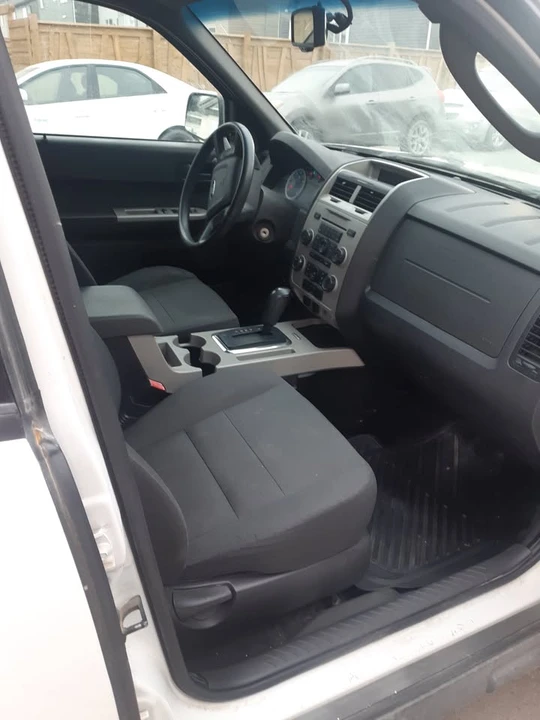 2011 Ford Escape - Image 4 of 9