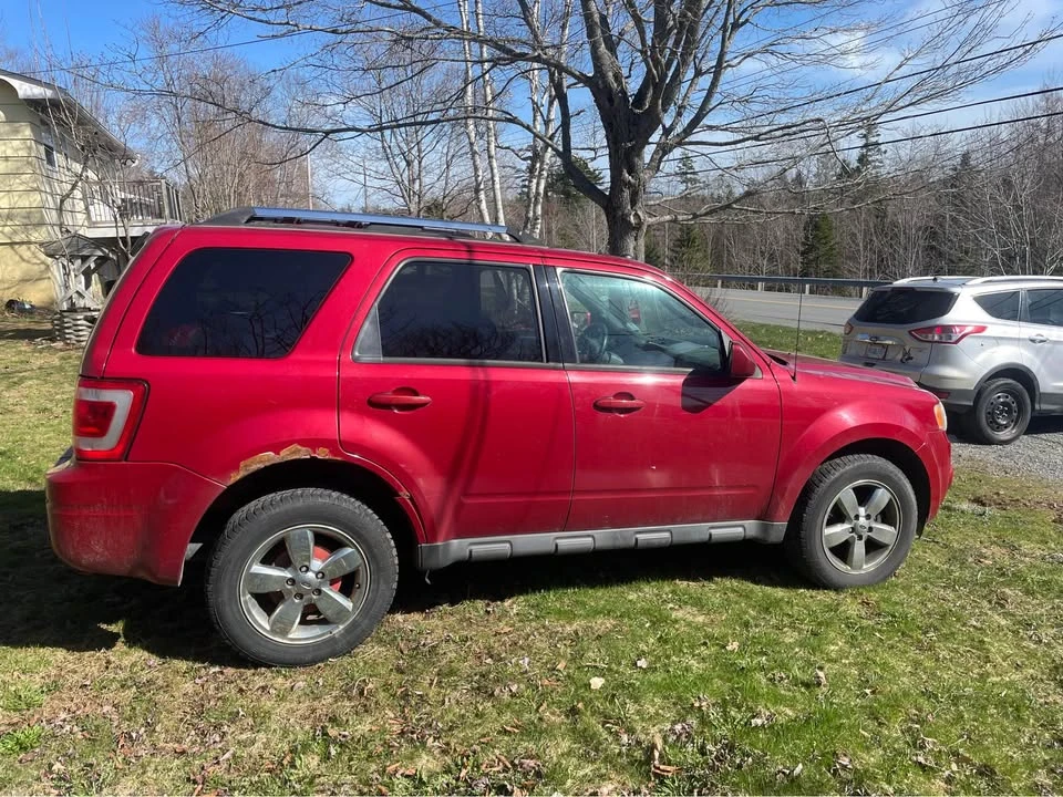2011 Ford Escape - Image 2 of 4