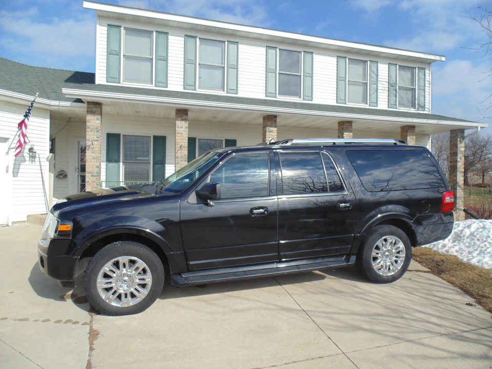 2011 Ford Expedition 3rd Gen - Image 2 of 23