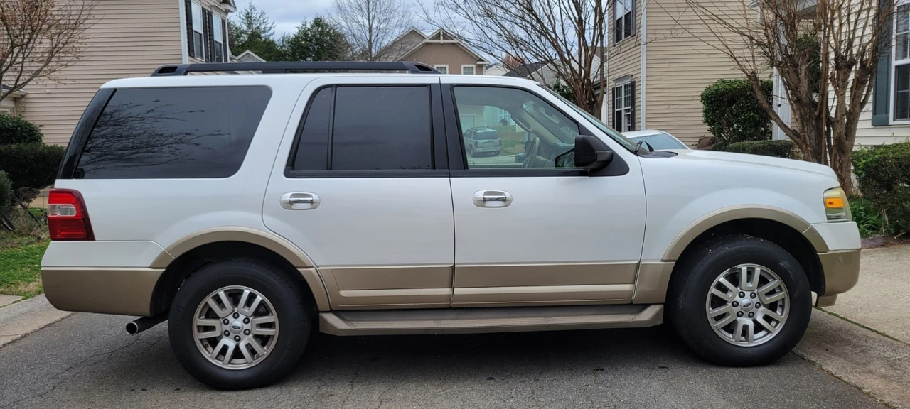 2011 Ford Expedition 3rd Gen - Image 2 of 9