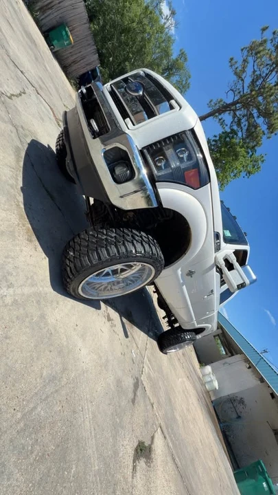 2011 Ford Super Duty 3rd Gen - Image 2 of 6