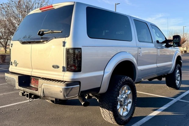 2011 Ford Super Duty 3rd Gen - Image 2 of 7