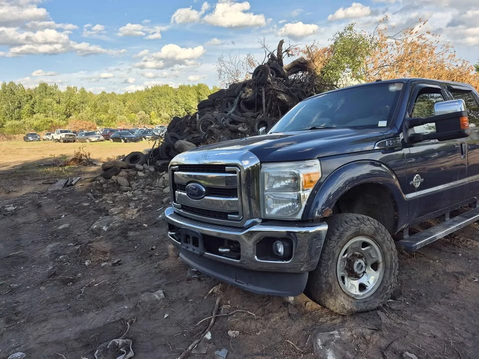 2011 Ford Super Duty 3rd Gen - Image 2 of 2