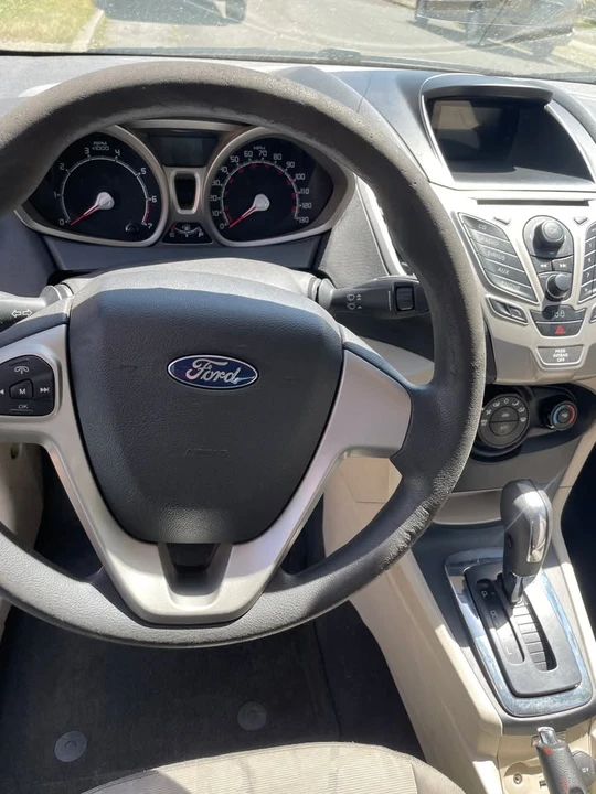 2011 Ford Fiesta - Image 11 of 13