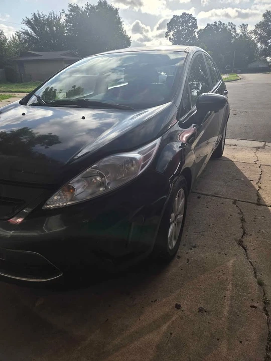 2011 Ford Fiesta - Image 2 of 8