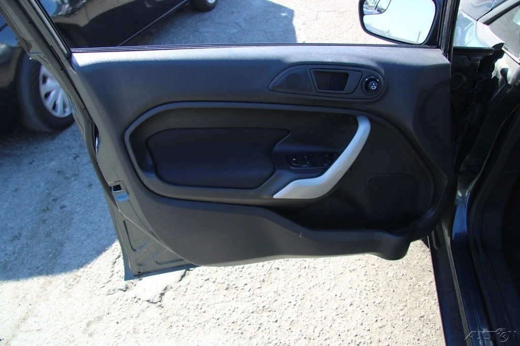 2011 Ford Fiesta - Image 10 of 21