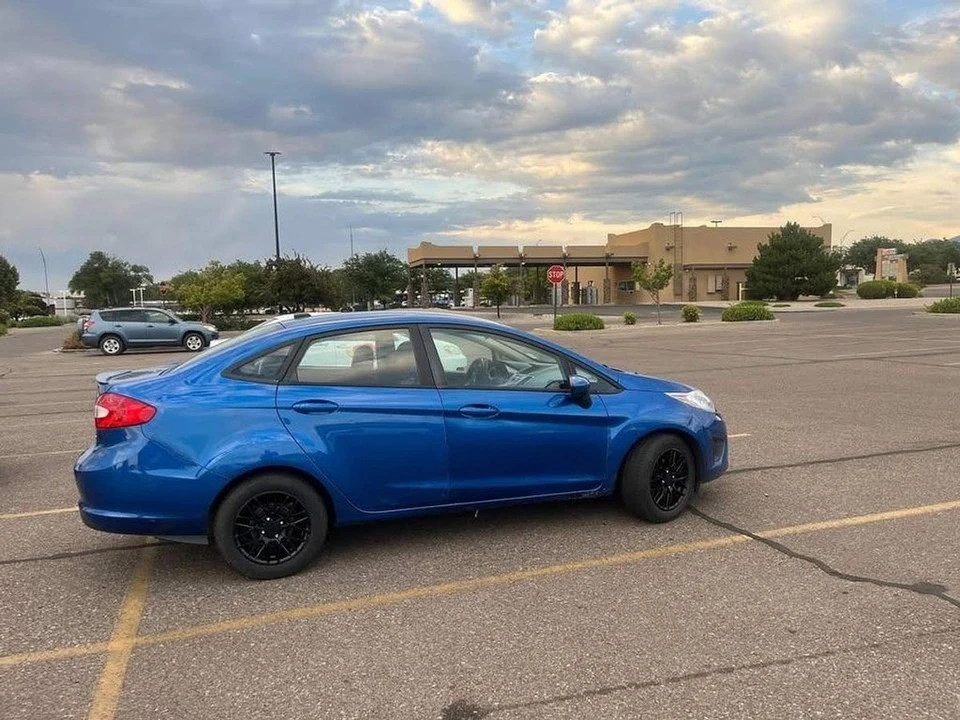 2011 Ford Fiesta - Image 2 of 5