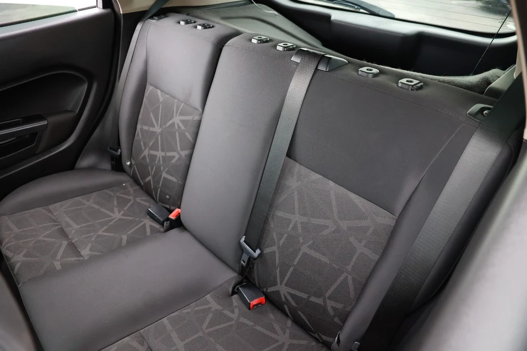 2011 Ford Fiesta - Image 8 of 12