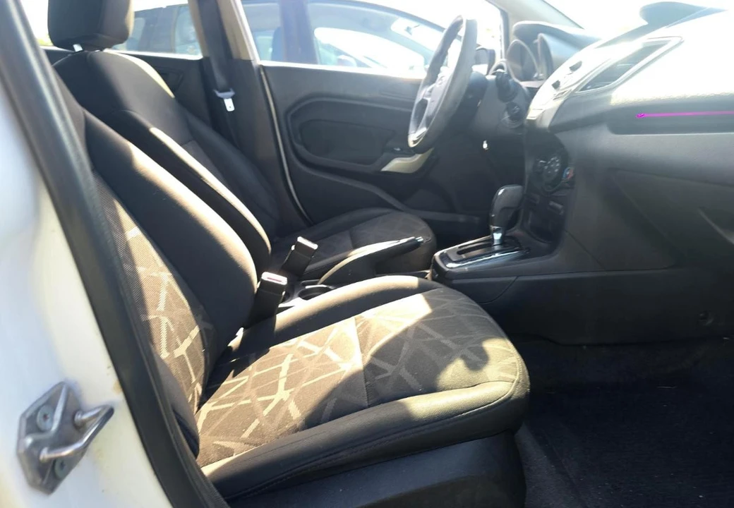 2011 Ford Fiesta - Image 11 of 19