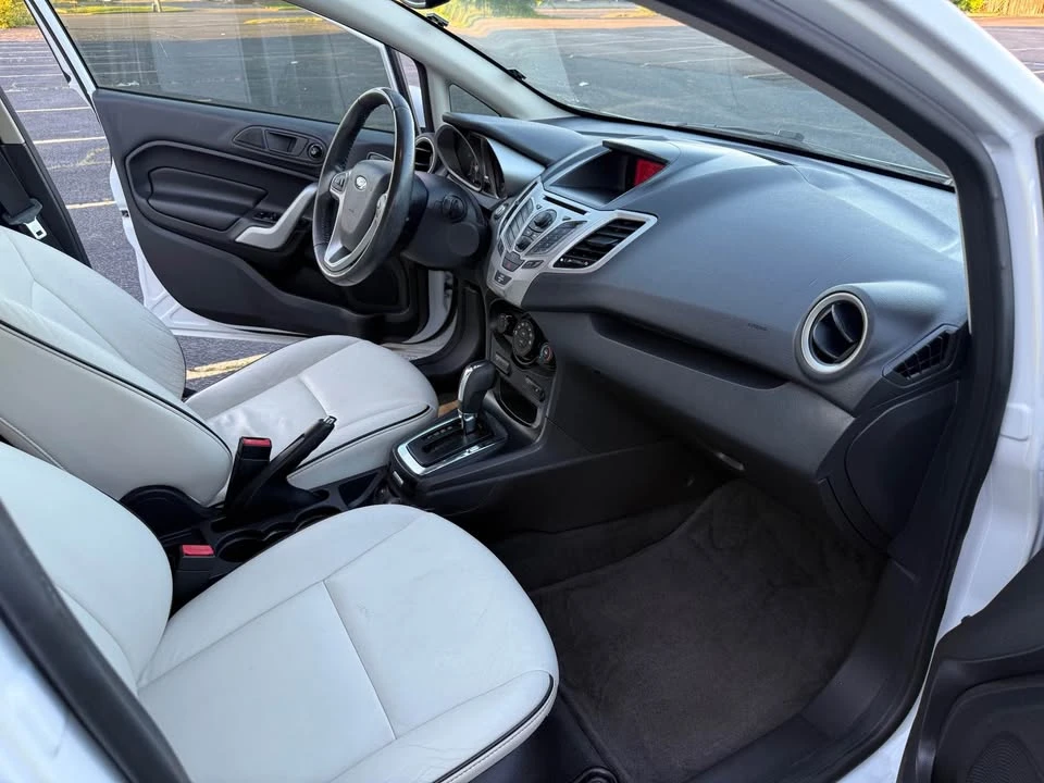 2011 Ford Fiesta - Image 9 of 13