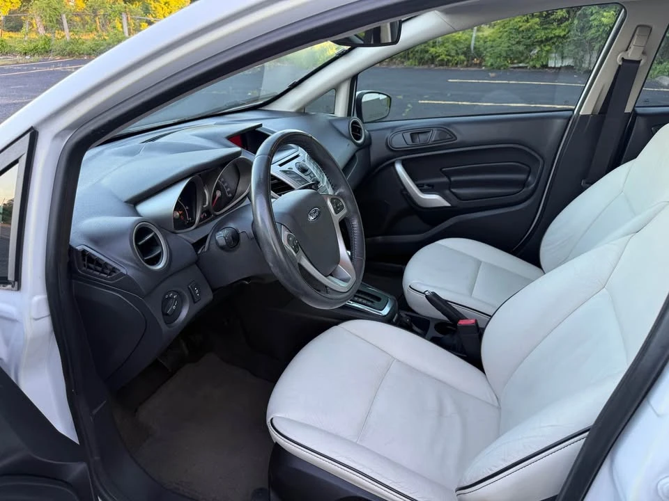 2011 Ford Fiesta - Image 8 of 13