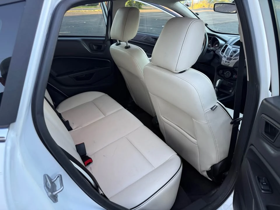 2011 Ford Fiesta - Image 11 of 13