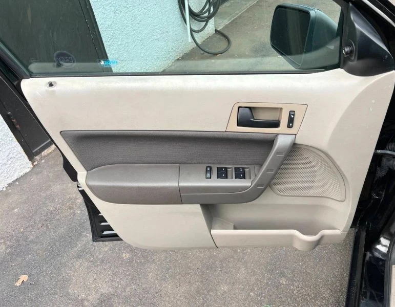 2011 Ford Focus 2nd Gen - Image 2 of 12