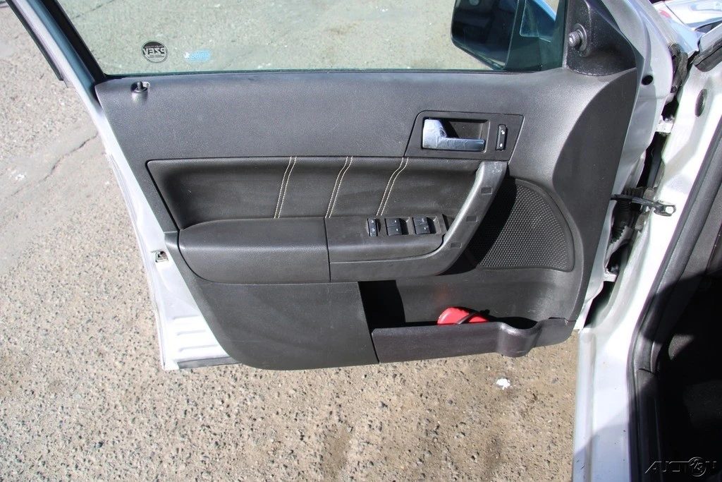 2011 Ford Focus 2nd Gen - Image 14 of 21