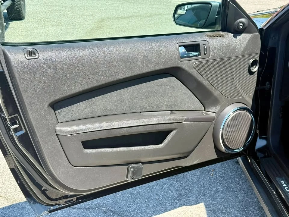 2011 Ford S197 Mustang - Image 9 of 19