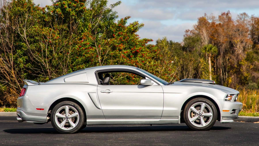 2011 Ford S197 Mustang - Image 8 of 12