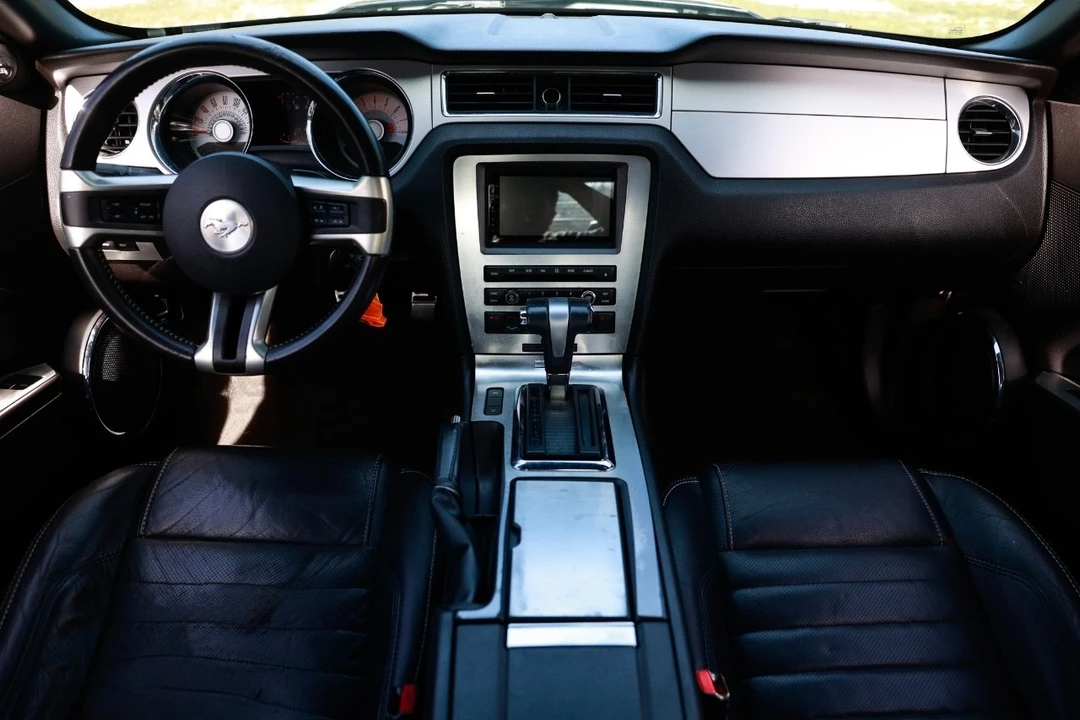 2011 Ford S197 Mustang - Image 2 of 12