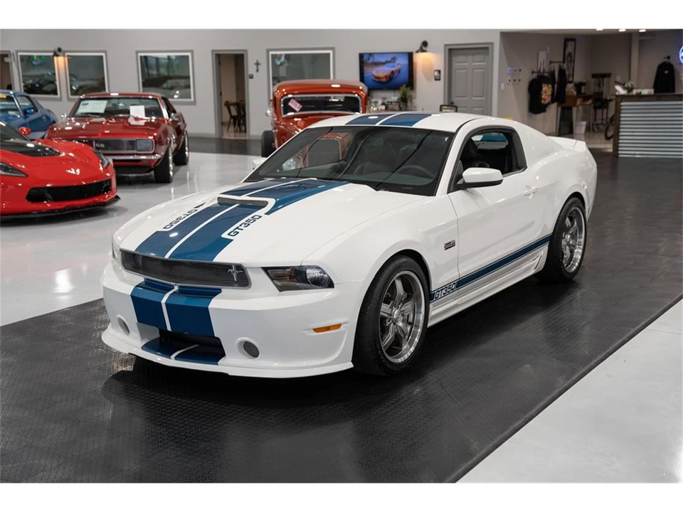 2011 Ford S197 Mustang - Image 2 of 31