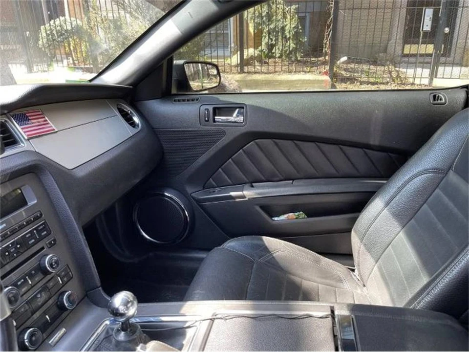 2011 Ford S197 Mustang - Image 13 of 14